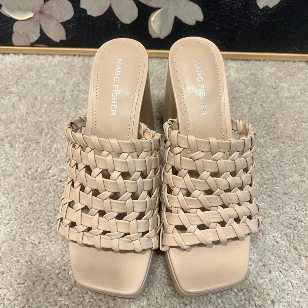 NWT Marc Fisher Heels - Picture 2 of 4